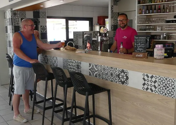 אתר קמפינג Mobil Avec Terrasse Pour 5 Pers, St-jean-de-monts - Api-1-52-983 סן ז'אן דה מון