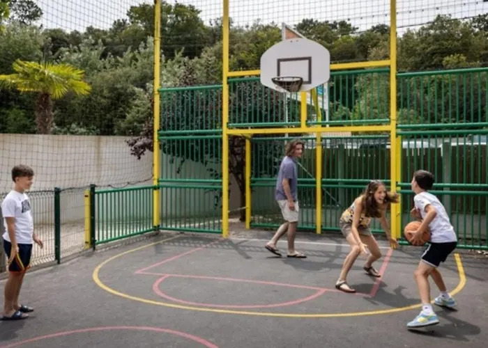 אתר קמפינג Mobil Avec Terrasse Pour 5 Pers, St-jean-de-monts - Api-1-52-983 *